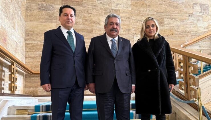 MHP'li Feti Yıldız, TBMM'de Ahmet Özer ve kızı ile bir araya geldi