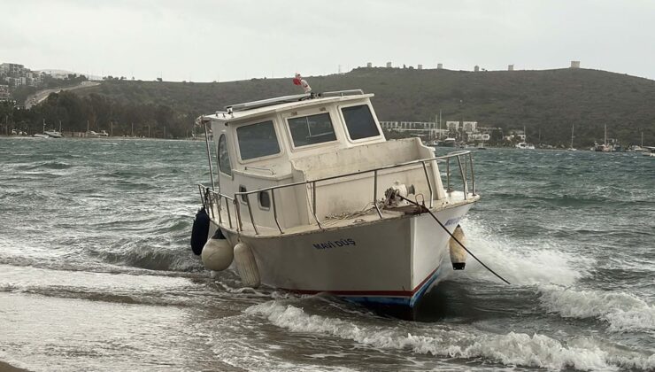 Muğla’yı fırtına vurdu: Feribot seferleri iptal edildi
