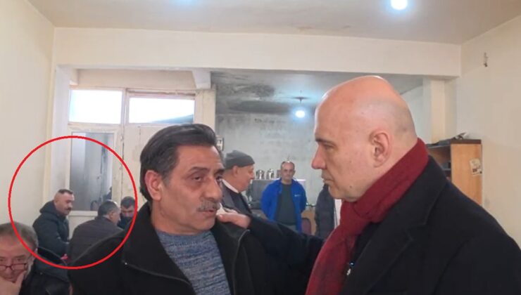 Mülakatta elenen genç kahvede okey oynuyor