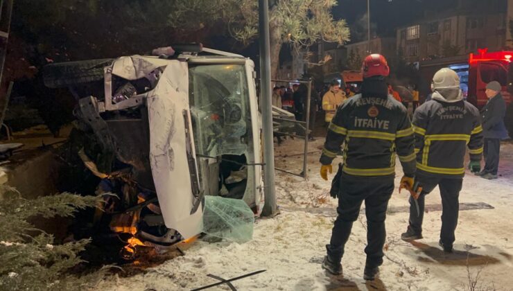 Nevşehir'de kamyonet ile otomobil çarpıştı: 4 yaralı