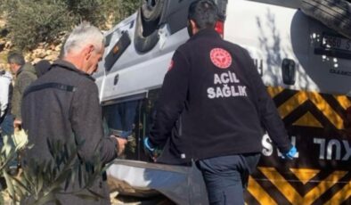 Öğrenci servis minibüsü şarampole yuvarlandı: 6 yaralı