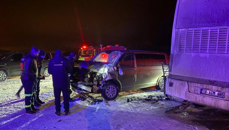 Otobüs ile panelvan çarpıştı: 3 kişi yaralandı