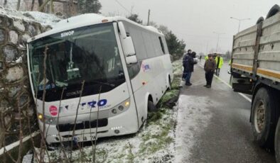Otobüs, yol kenarındaki kazazedelere çarptı; 1 ölü, 3 yaralı
