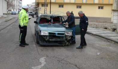 Otomobil ile motosiklet çarpıştı! Yaralılar var