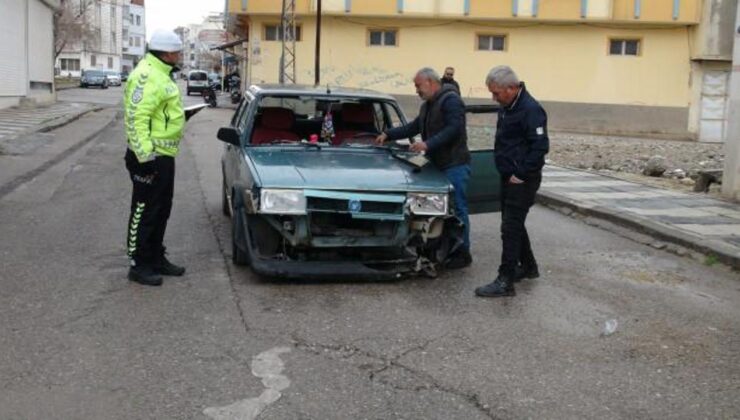 Otomobil ile motosiklet çarpıştı! Yaralılar var