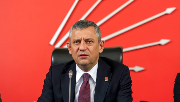 Özgür Özel'den Türk bayrağının indirilmesine tepki