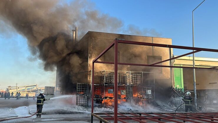 Plastik atölyesinde çıkan yangın korkuttu