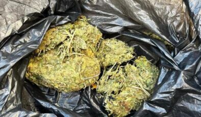 Polis ekiplerinin durdurduğu araçtan 50 gram esrar çıktı!