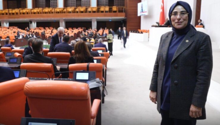 Prada ayakkabı giyen AKP'li vekil ayakkabısını gizledi