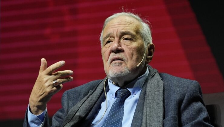 Prof. Dr. İlber Ortaylı'dan bayrak çıkışı:  Çok ahmak