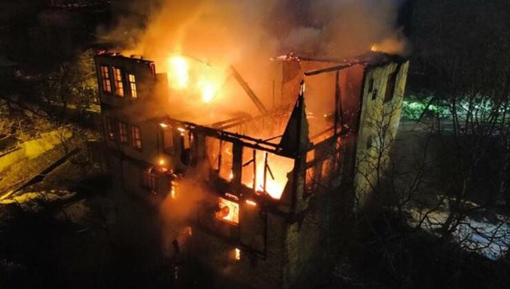Safranbolu’da 200 yıllık tarihi konak yandı