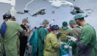 Sağlık Bilimleri Üniversitesi iş birliğiyle Aksaray’da laparoskopik kanser cerrahisi!