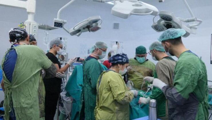 Sağlık Bilimleri Üniversitesi iş birliğiyle Aksaray’da laparoskopik kanser cerrahisi!