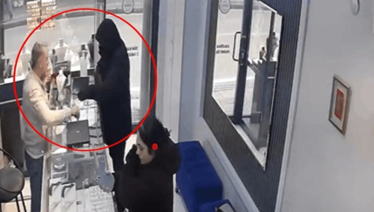 Silahla soymaya geldiği kuyumcu azarlayınca kaçtı