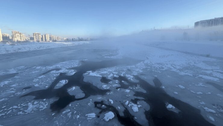 Sivas eksi 19'u gördü, Kızılırmak buz tuttu