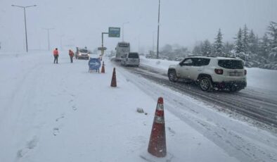 Sivas-Kayseri yolu ulaşıma kapandı