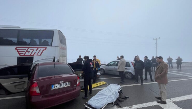 Sivas'ta sisli havada zincirleme kaza: Otobüs, otomobil ve TIR’lar birbirine girdi