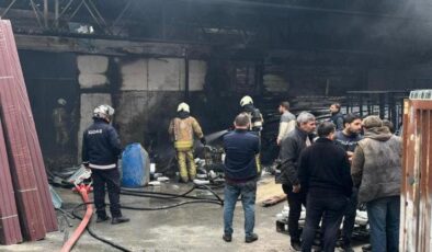 Sultanbeyli’de plastik imalathanesinde çıkan yangın büyük hasara yol açtı