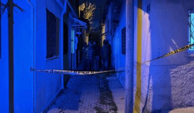 Tartıştığı arkadaşını bıçaklayarak öldürdü