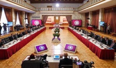 TBMM Başkanı Kurtulmuş, tarihi komisyon üyeleriyle görüştü