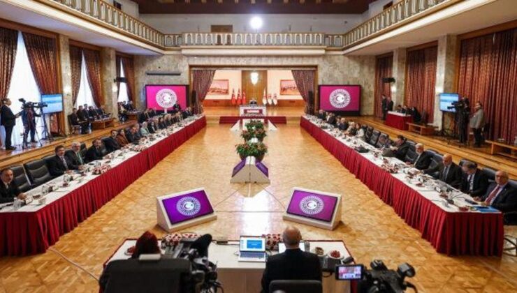 TBMM Başkanı Kurtulmuş, tarihi komisyon üyeleriyle görüştü