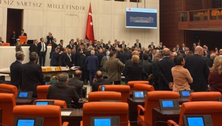 TBMM'de büyük kavga! CHP'li ve AKP'li vekiller birbirine girdi