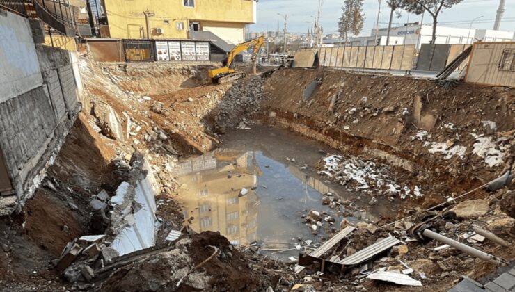 Temel kazısında binanın istinat duvarı çöktü; 150 kişi tahliye edildi