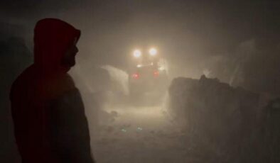 Tipide araçlarında mahsur kalanları ekipler kurtardı