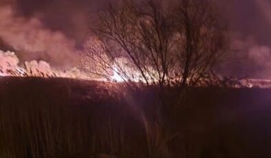 Türkiye’nin 12. büyük gölü yanıyor