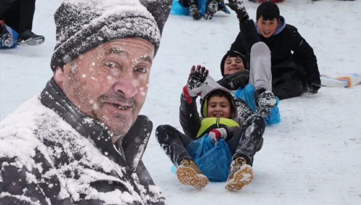 Türkiye’nin yarısında okullar tatil! Gözler İstanbul’dan gelecek kararda