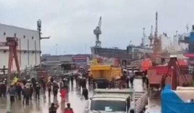 Tuzla'da tersaneler bölgesinde vinç devrildi