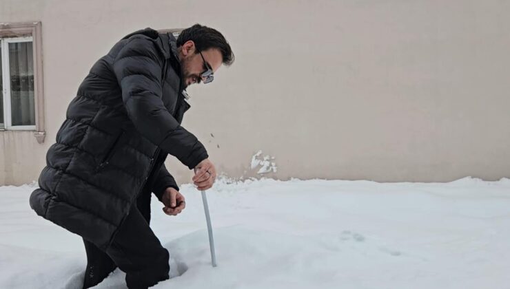 Üç gündür aralıksız yağıyor: Kar kalınlığı 80 santimetreyi buldu