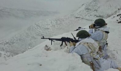 Vatan nöbeti kış dinlemiyor! Mehmetçik hudut hattında