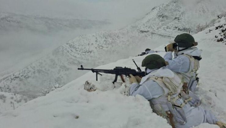 Vatan nöbeti kış dinlemiyor! Mehmetçik hudut hattında