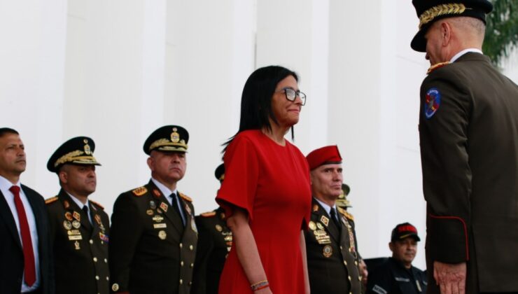 Venezuela'da Maduro yerine gelen Delcy Rodriguez 'Başkomutan' ilan edildi