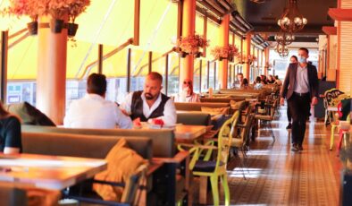 Yapay zekadan sahte yorum yaptıran işletme yakayı böyle ele verdi!