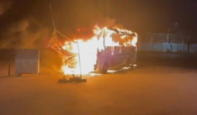 Yolcu otobüsü alev topuna döndü