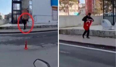 14 yaşındaki çocuk yerde gördüğü Türk bayrağını öperek kaldırdı