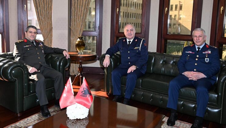 Arnavutluk Hava Kuvvetleri Komutanı Genelkurmay Karargahı’nda