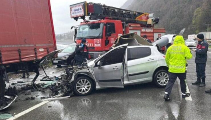 Artvin’de feci kaza: 2 ölü, 1 yaralı!