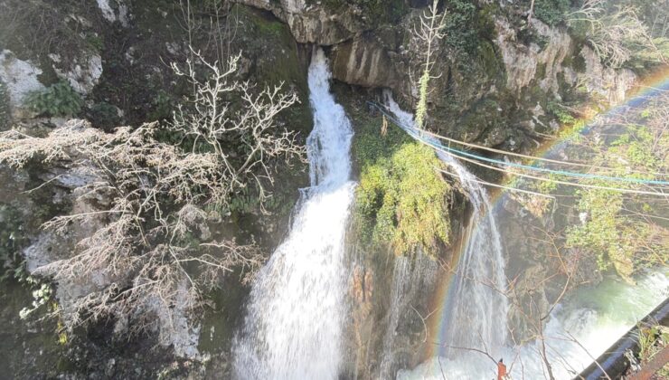 Aşk acısını dindiren şelalede sürpriz olay! Yenisi adeta fışkırdı