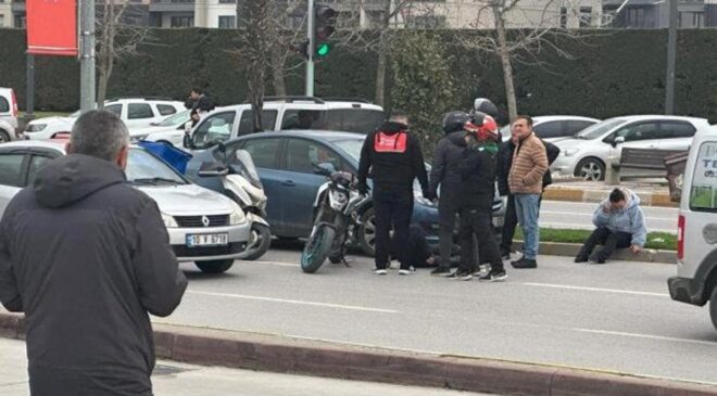 Balıkesir’de otomobil, motosiklete çarptı; 1 yaralı