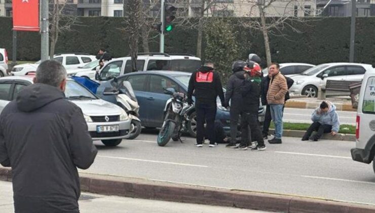 Balıkesir’de otomobil, motosiklete çarptı; 1 yaralı