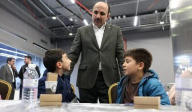 Başkan Altay, ‘Bilimle Keşfediyorum’ projesinde öğrencilerle buluştu