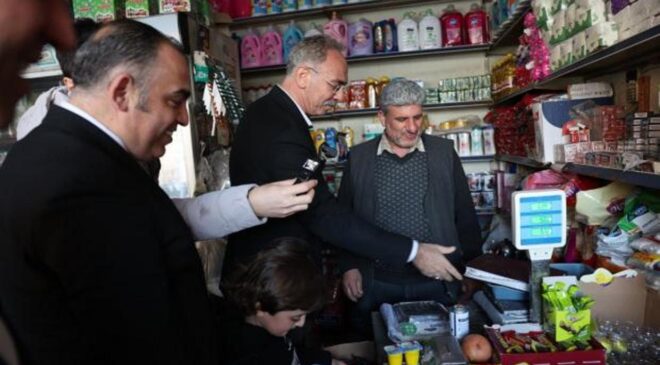 Belediye başkanı, veresiye defterini tartıp 50 bin TL’ye satın aldı