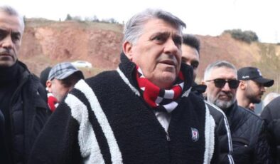 Beşiktaş Başkanı Serdar Adalı taraftarla birlikte maça geldi