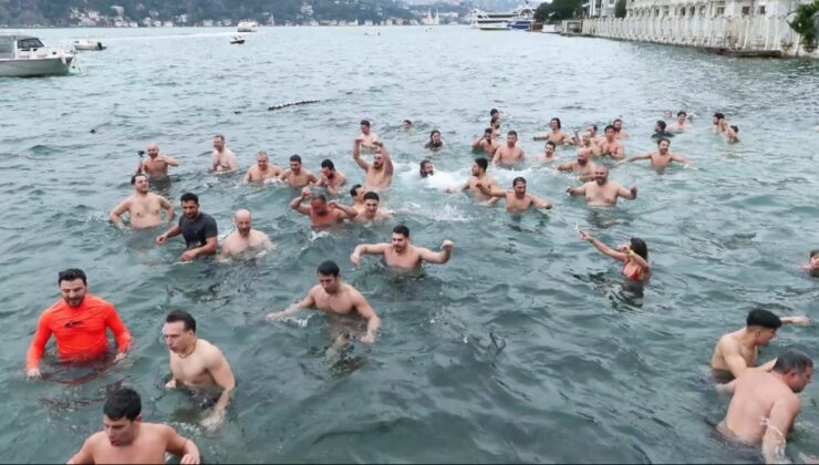 Beşiktaş'ta kansere dikkat için 100 kişiyle denize girdiler