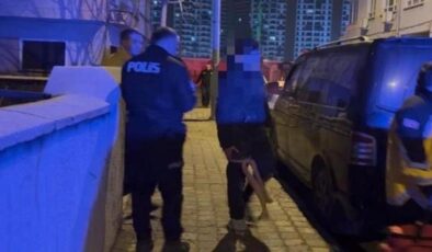 Bıçaklanan çocuk binaya sığındı