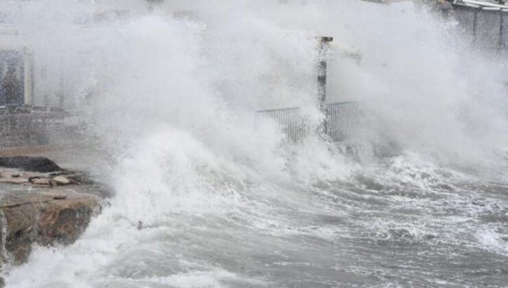 Bodrum’da fırtına 80 kilometre hıza ulaştı: Feribotlar iptal edildi