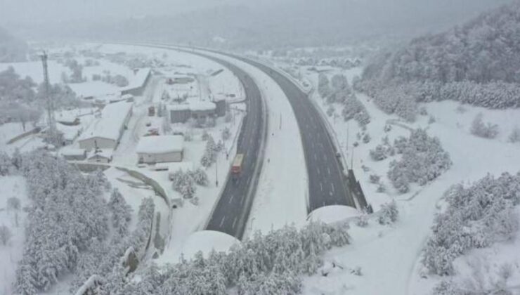 Bolu Dağı geçişinde yoğun kar yağışı!